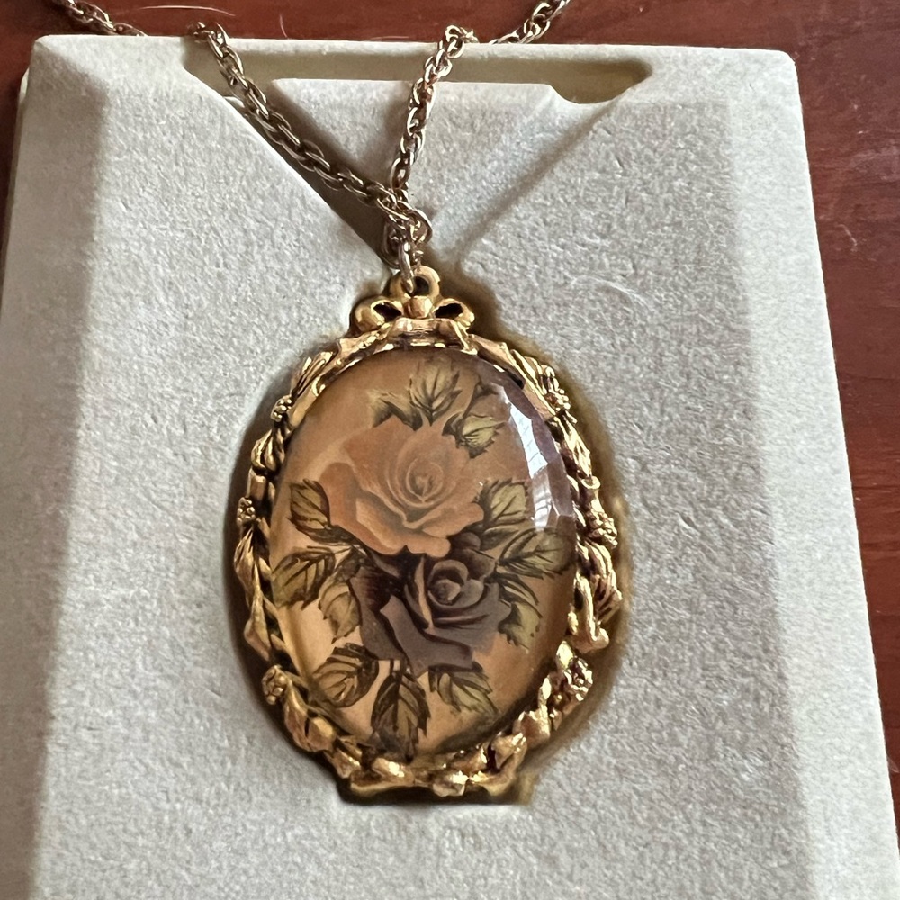 Vintage Max Factor Roses Under Glass Perfume locket necklace original box